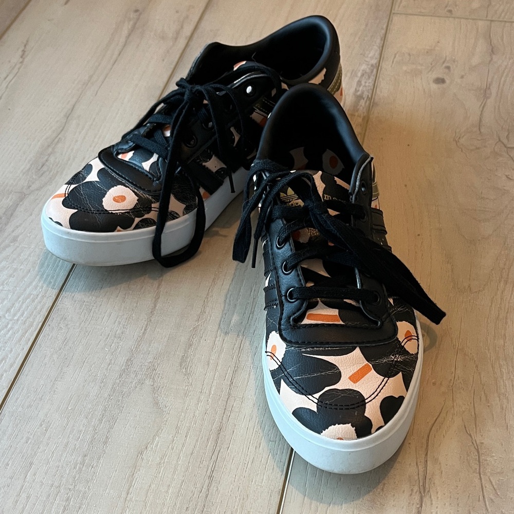 Marimekko by Adidas Women's Sneakers - Black, White, and Orange Floral